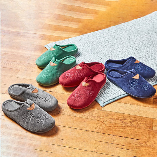 Women's Casual Slippers Comes in an Array of Cozy Colors
